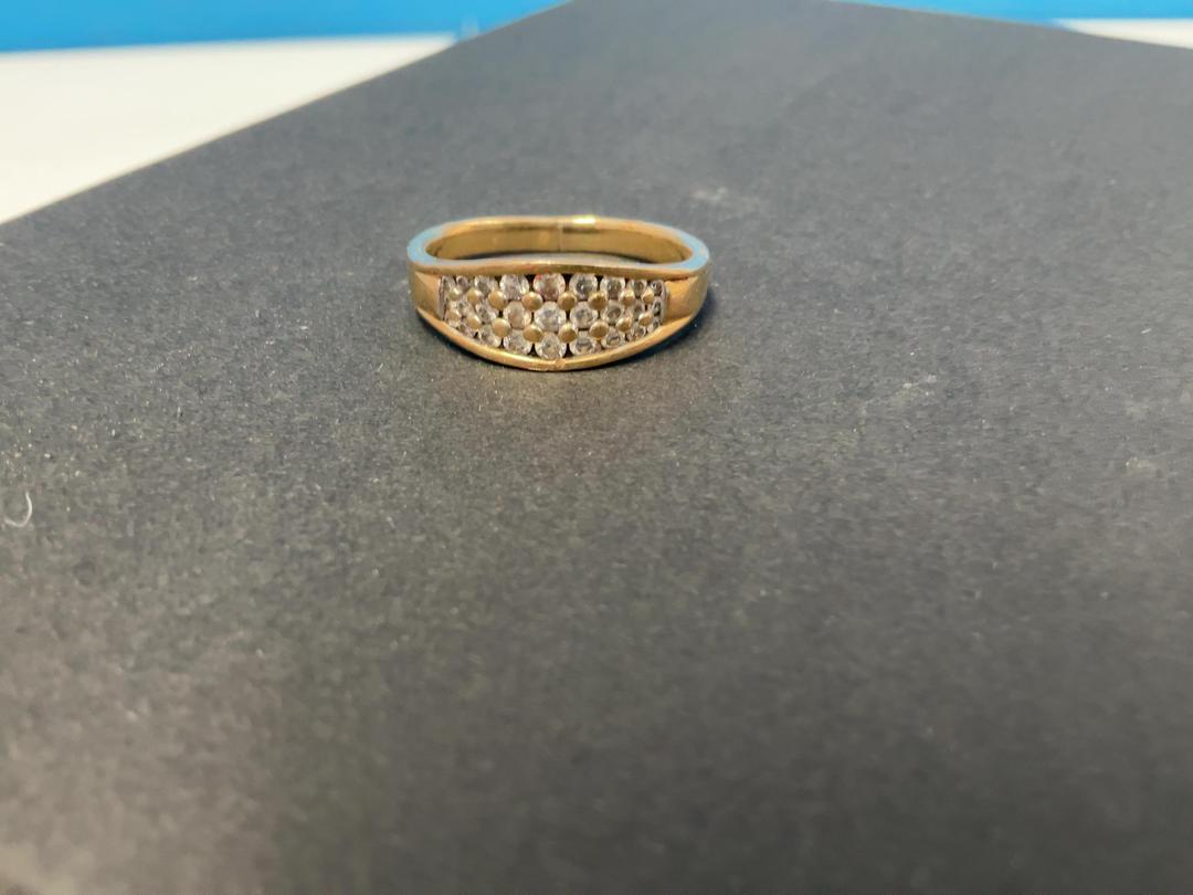Photo '9' of 18CT Gold Ring with w/ Diamonds