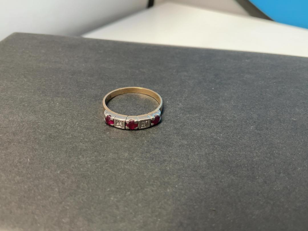 Photo '9' of 9CT Gold Ring w/ Red and Diamond Stones - 375 PALL