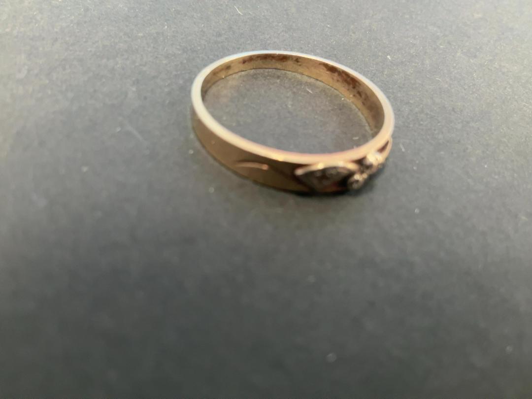 Photo '3' of 9CT Gold Ring with w/ Diamonds