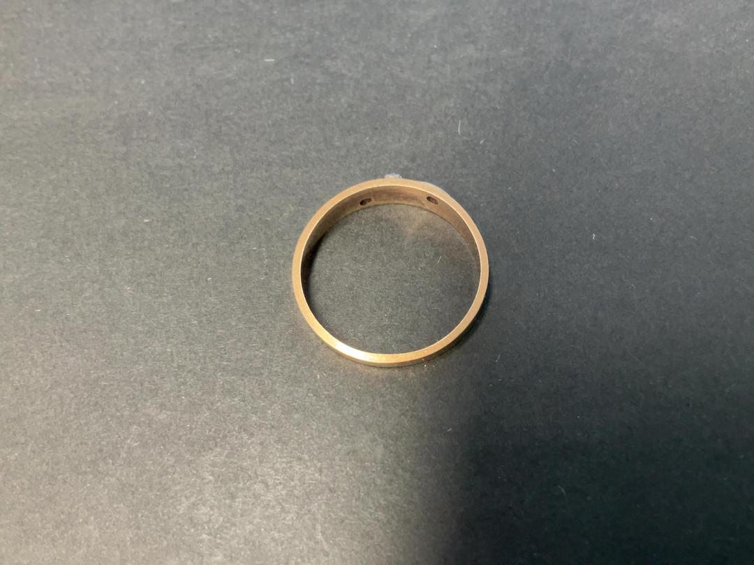 Photo '4' of 9CT Gold Ring with w/ Diamonds