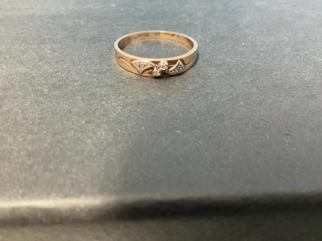 Photo '5' of 9CT Gold Ring with w/ Diamonds