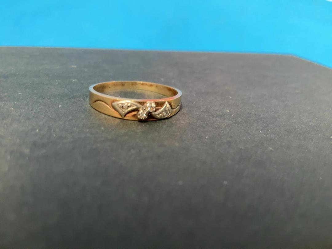 Photo '7' of 9CT Gold Ring with w/ Diamonds