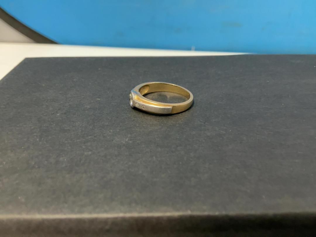 Photo '6' of 18CT Gold Ring with w/ Diamonds