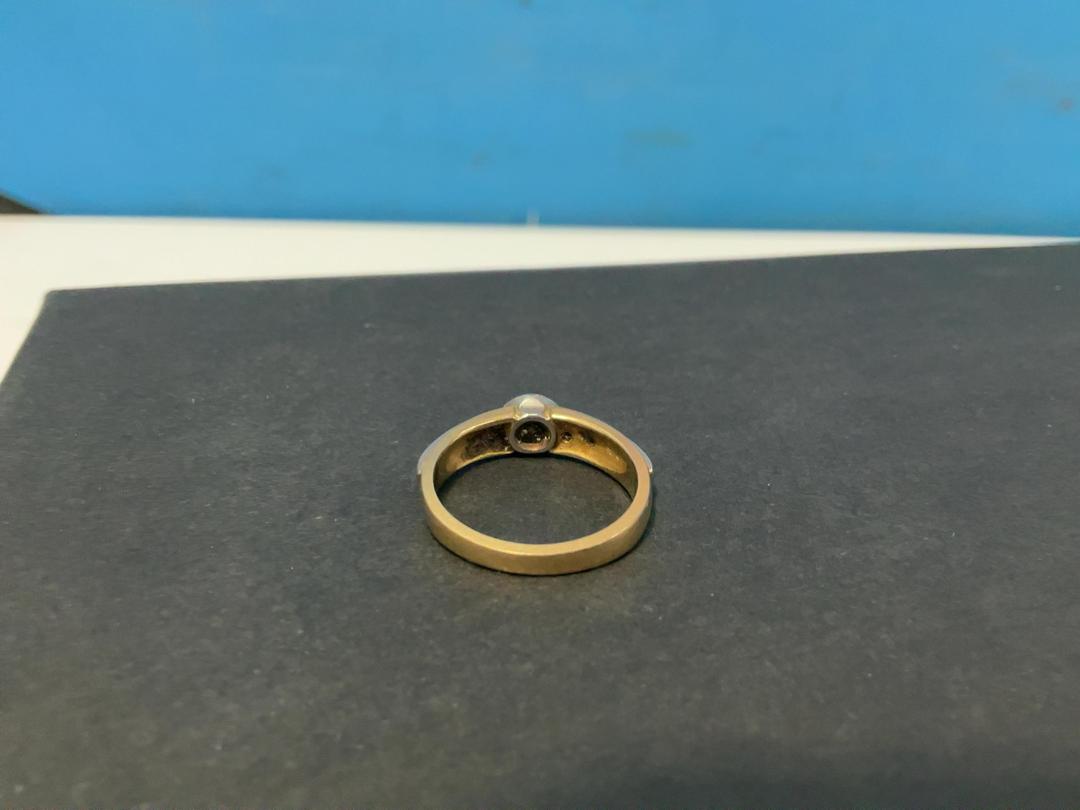 Photo '9' of 18CT Gold Ring with w/ Diamonds