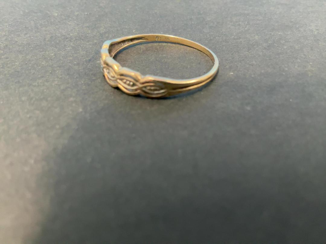 Photo '2' of 9CT Gold Ring w/ Detailing