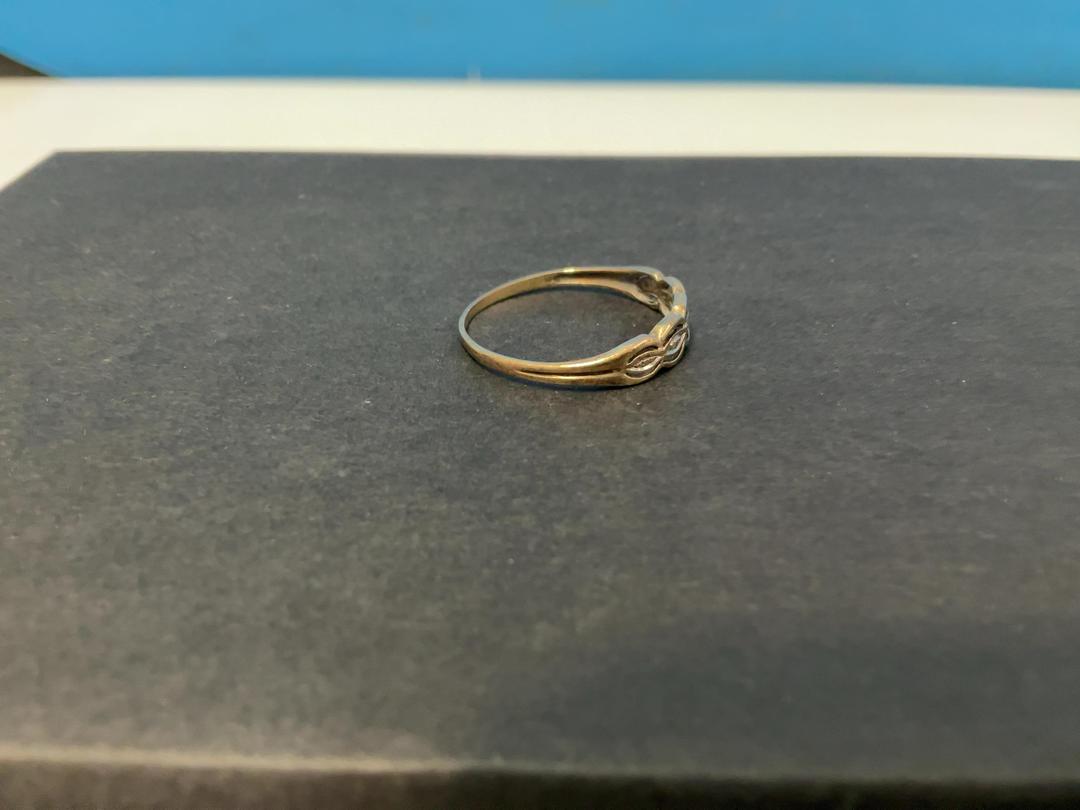 Photo '3' of 9CT Gold Ring w/ Detailing