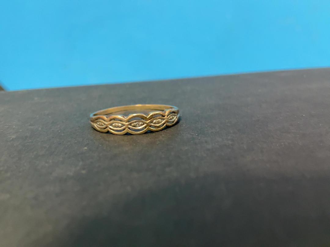 Photo '8' of 9CT Gold Ring w/ Detailing