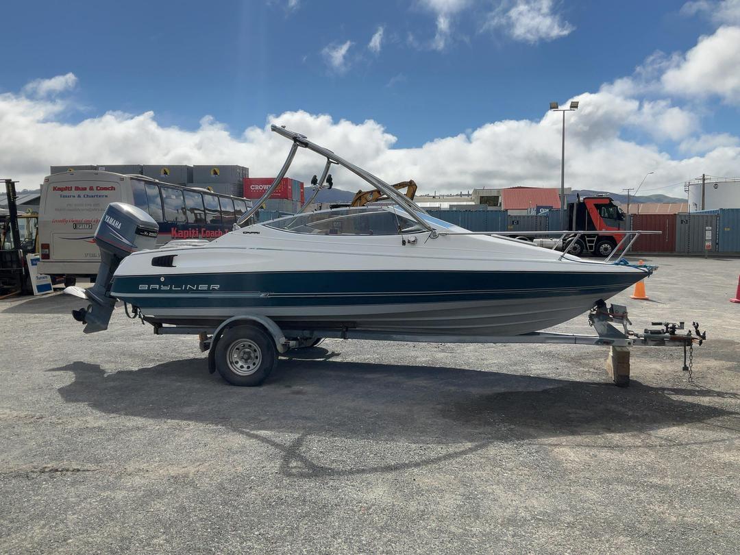 Photo '2' of 47J41 : 1991 Bayliner Capri Photo '2' of 47J41 : 1991 Bayliner Capri