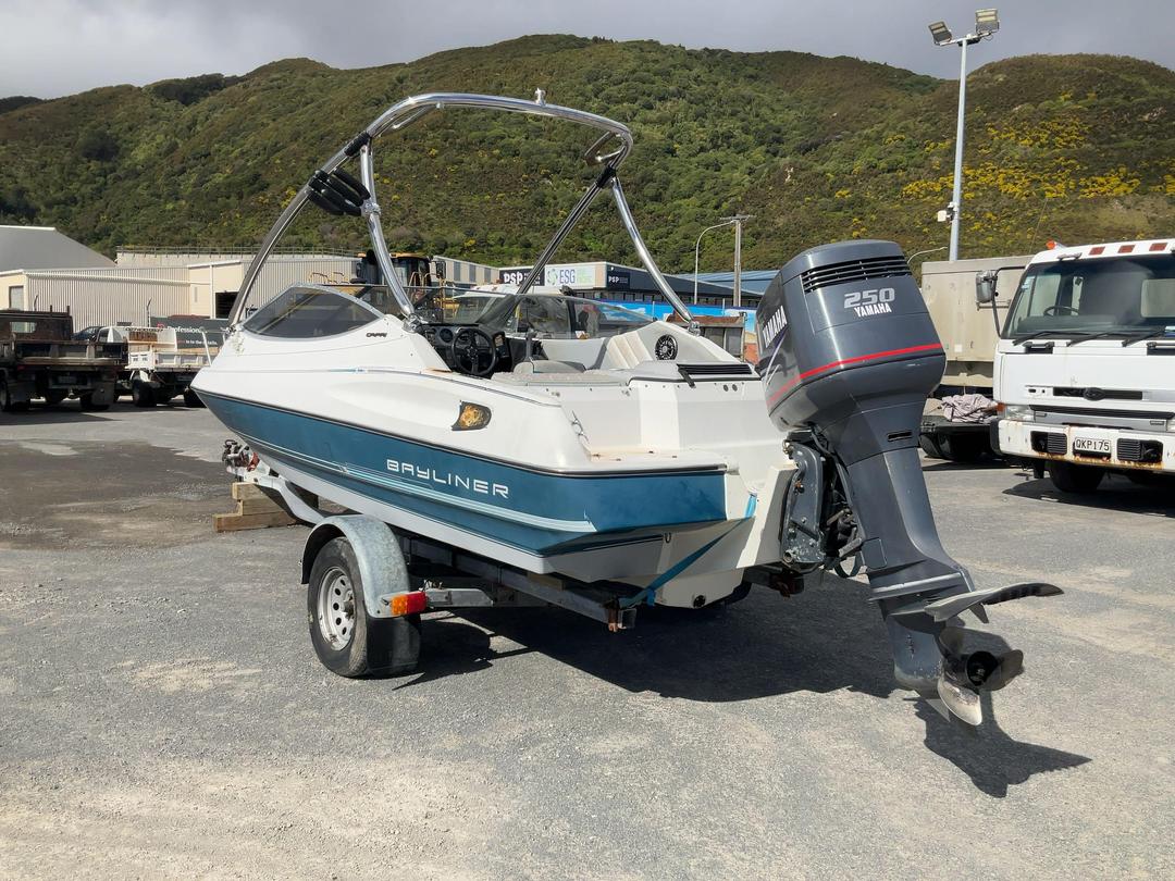 Photo '5' of 47J41 : 1991 Bayliner Capri Photo '5' of 47J41 : 1991 Bayliner Capri