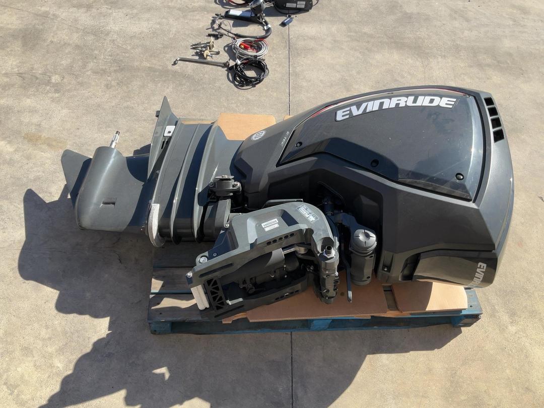 Photo '2' of 61488 : 2020 Evinrude Outboard Motor ONLY