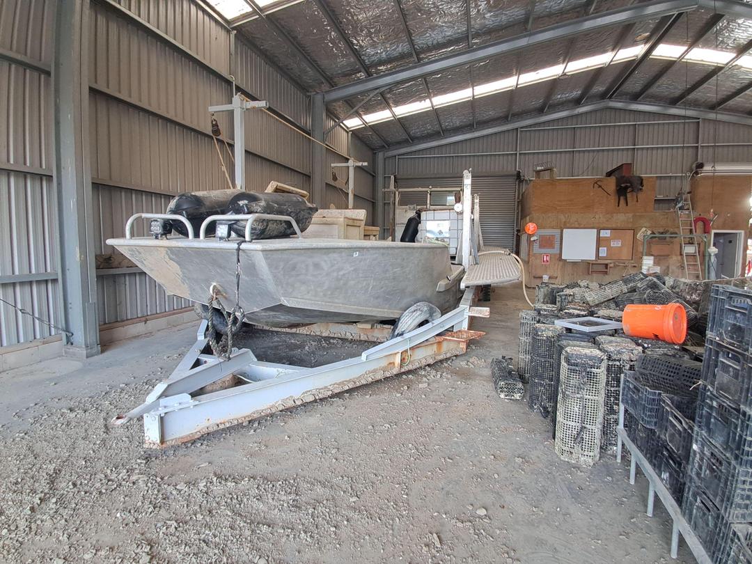 Photo '3' of  Barge Aluminum 
