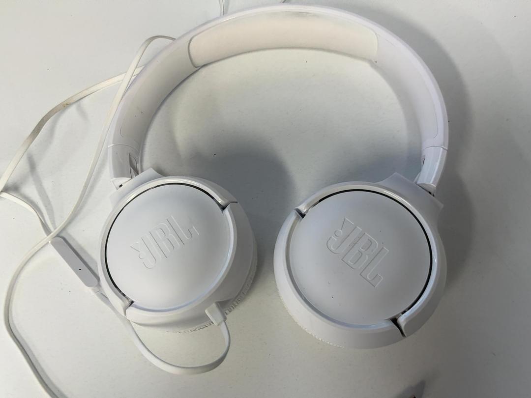 Photo '2' of JBL Wired Head Phones Photo '2' of JBL Wired Head Phones
