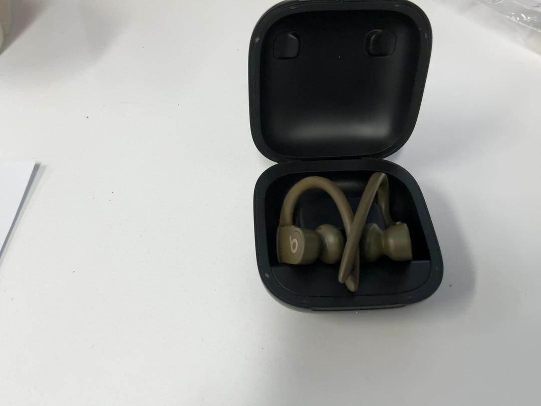 Photo '4' of Beats Over Ear Ear Phones Photo '4' of Beats Over Ear Ear Phones