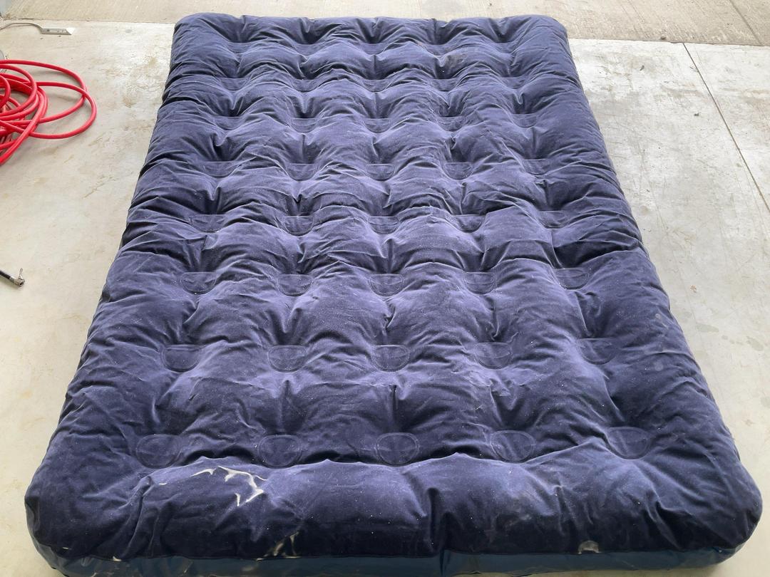 Photo '3' of Beastway air mattress