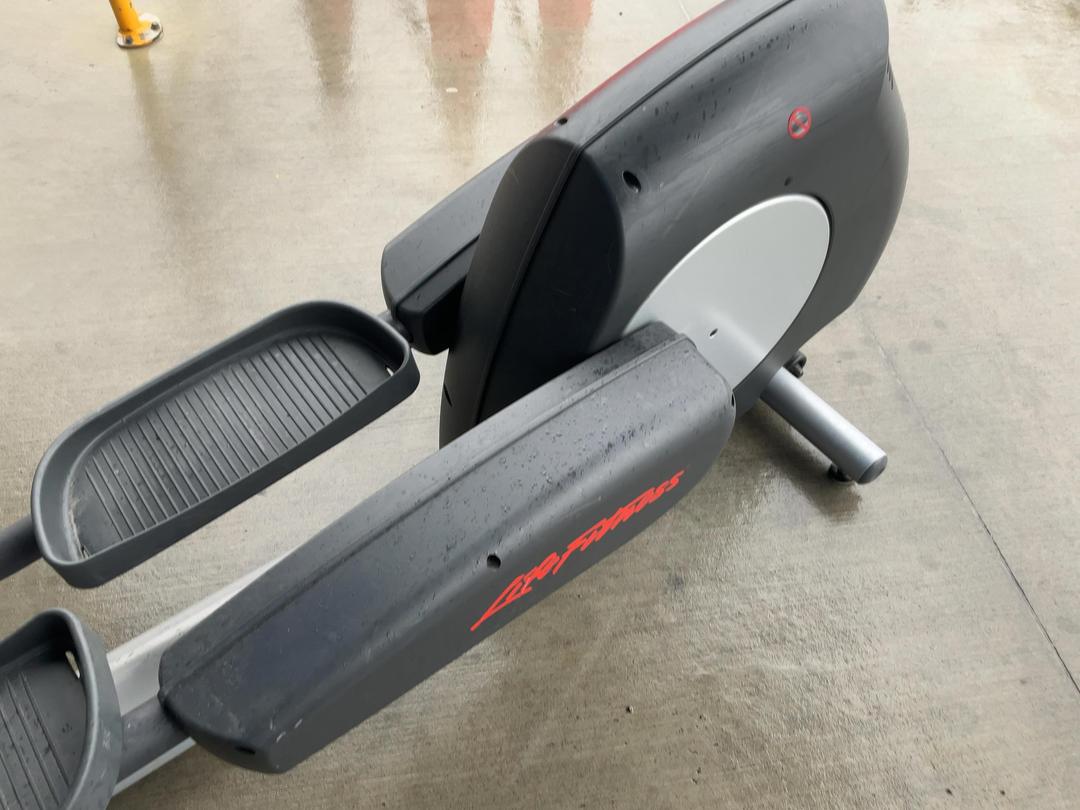 Photo '3' of Commercial Life Fitness - CLSX Self-Powererd Elliptical / Cross Trainer