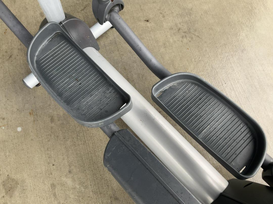 Photo '4' of Commercial Life Fitness - CLSX Self-Powererd Elliptical / Cross Trainer