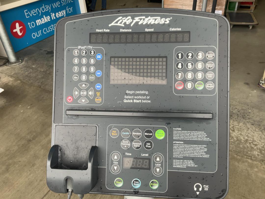 Photo '6' of Commercial Life Fitness - CLSX Self-Powererd Elliptical / Cross Trainer