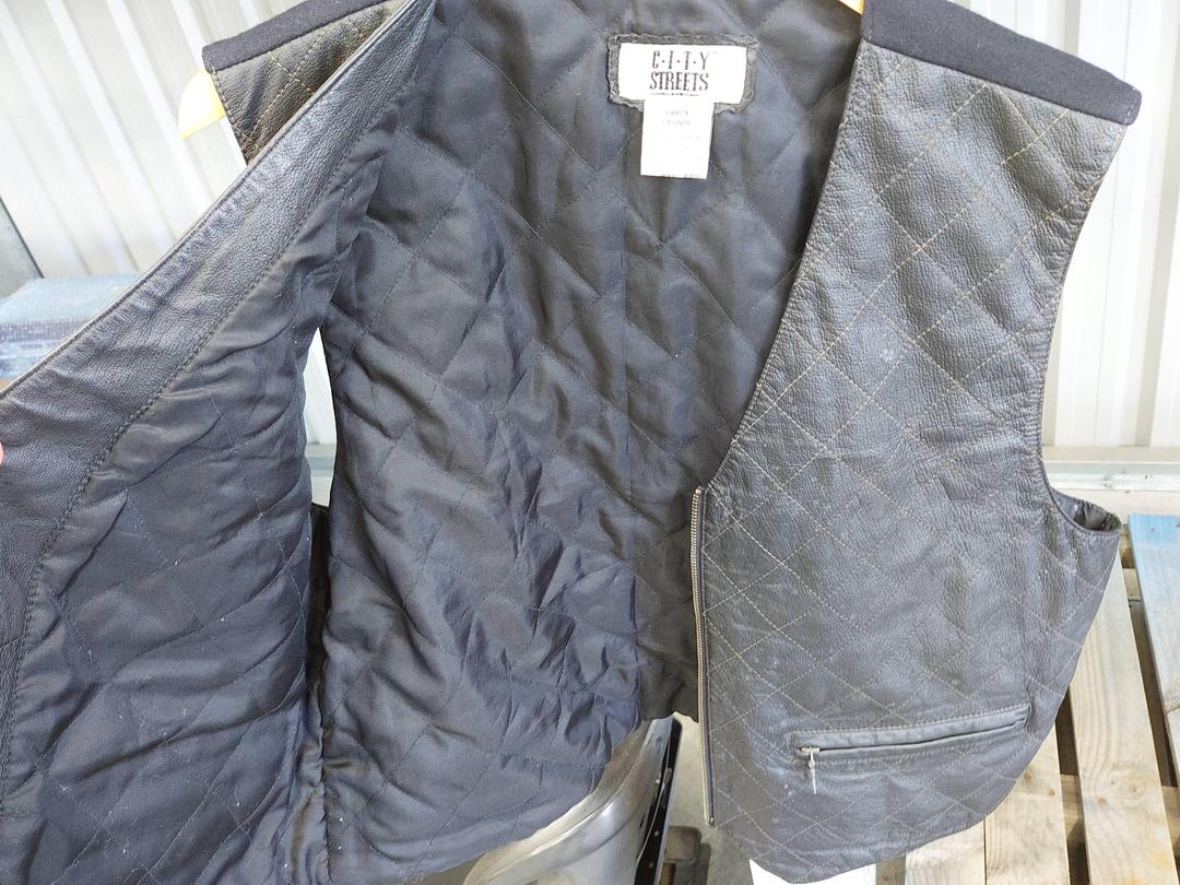 Photo '5' of Motorcycle Leather Vest Photo '5' of Motorcycle Leather Vest